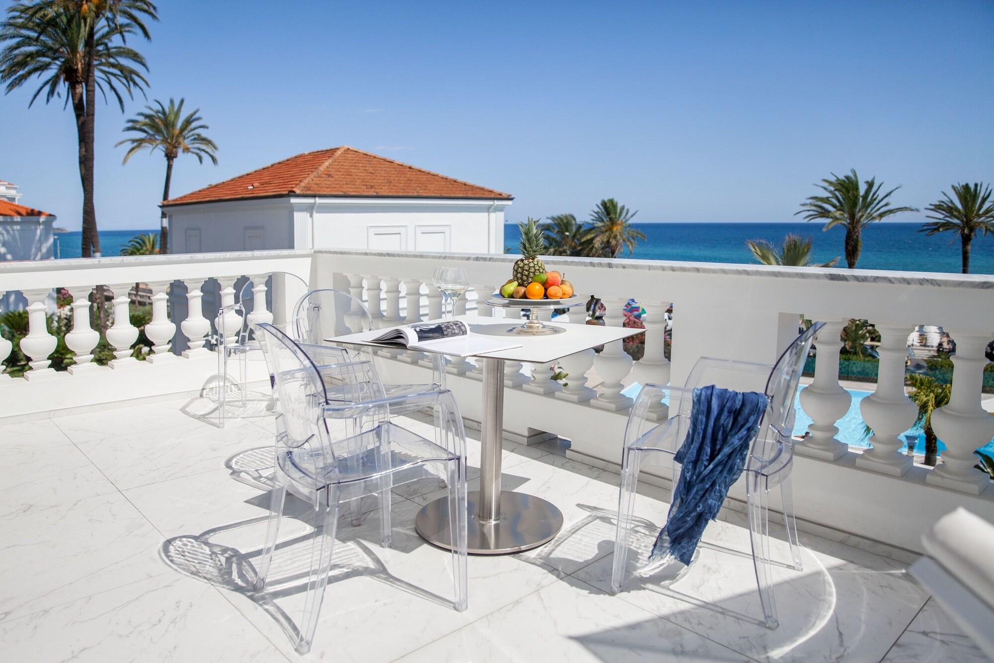 Miramare The Palace Resort Sanremo Exterior photo Outdoor furniture