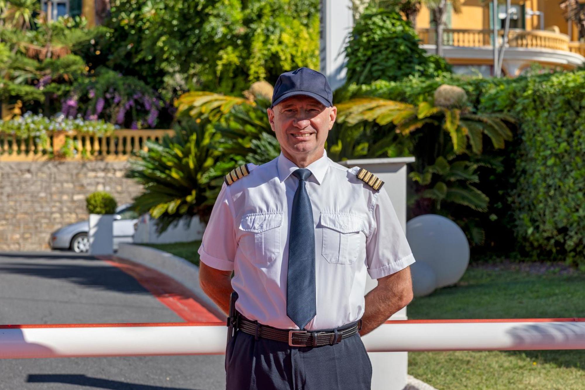 Miramare The Palace Resort Sanremo Exterior photo A security guard in a gated community