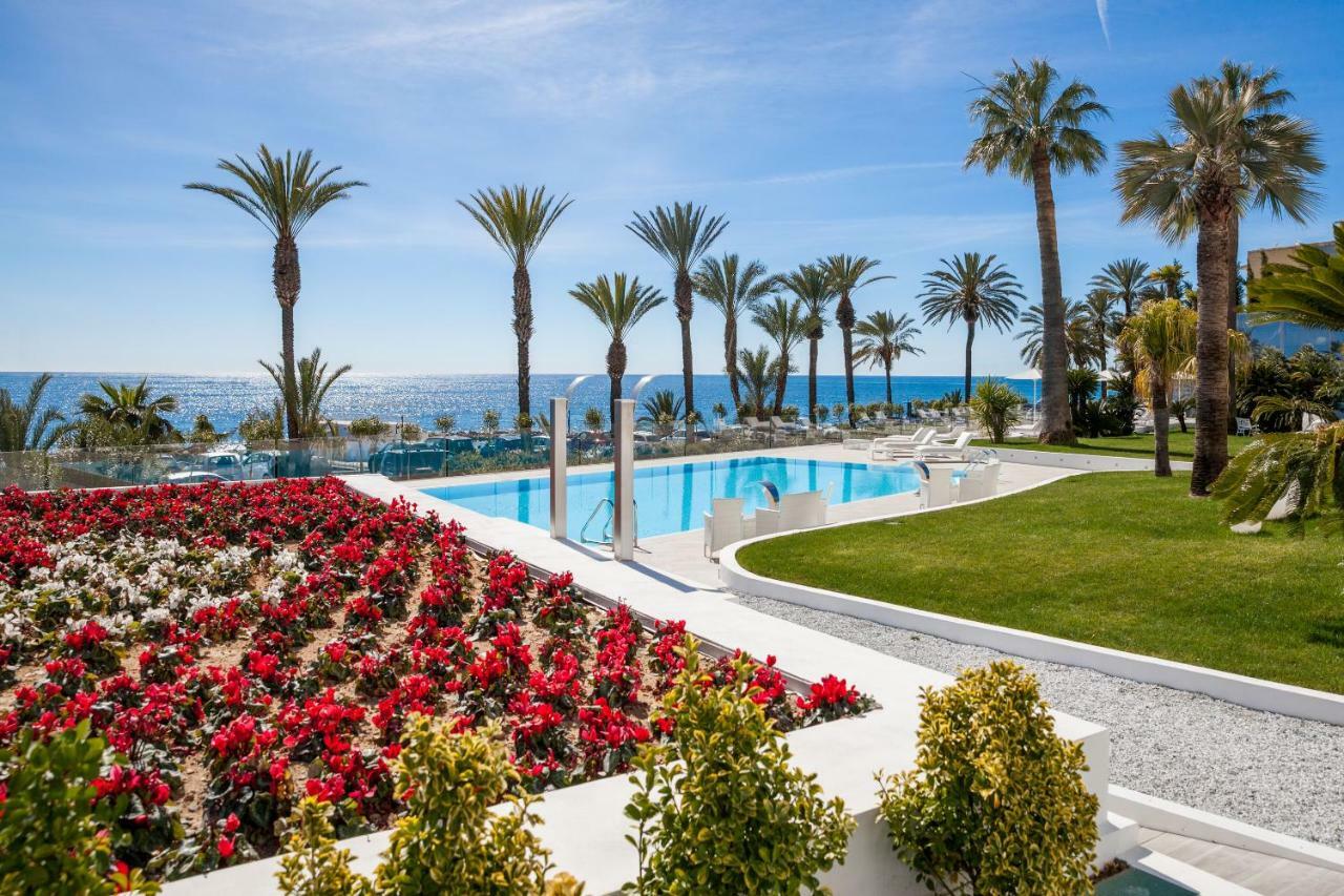 Miramare The Palace Resort Sanremo Exterior photo The swimming pool at the hotel